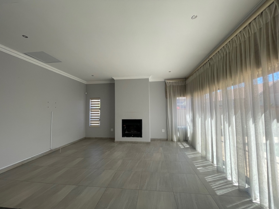 5 Bedroom Property for Sale in Wild Olive Estate Free State